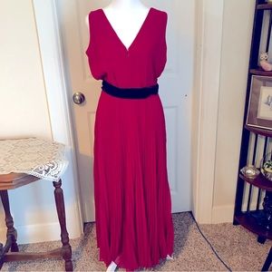 WHBM sleeveless pleated midi dress